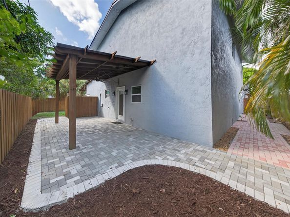 2012 NW 12th Ave, Fort Lauderdale FL 33311