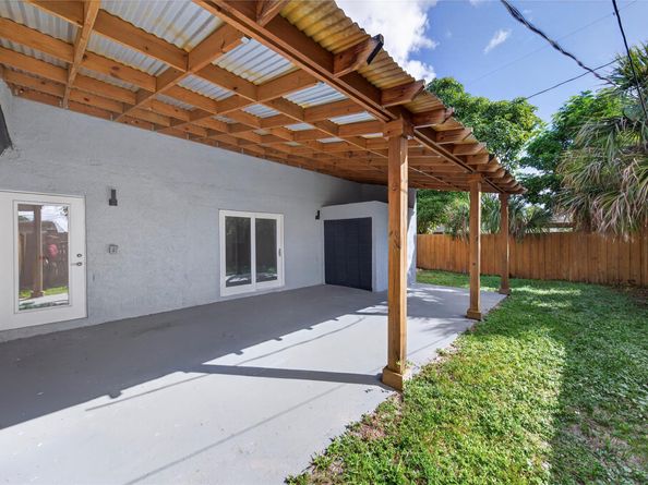 2012 NW 12th Ave, Fort Lauderdale FL 33311