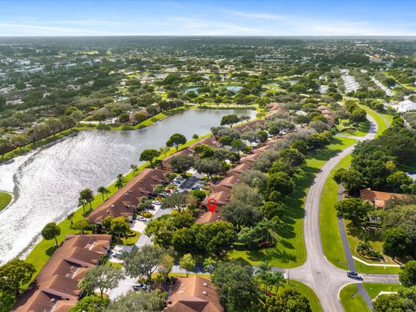 8333 Springlake Dr A, Boca Raton FL 33496