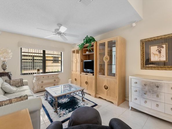 8333 Springlake Dr A, Boca Raton FL 33496