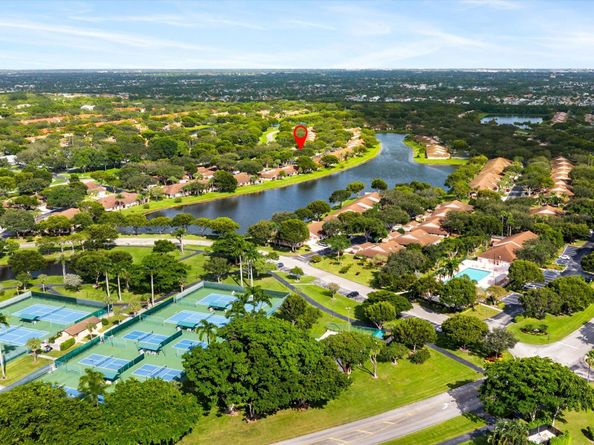 8333 Springlake Dr A, Boca Raton FL 33496