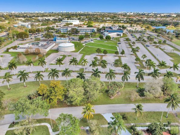 4450 NW 10th St, Coconut Creek FL 33066