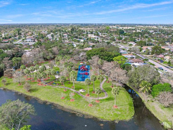 4450 NW 10th St, Coconut Creek FL 33066