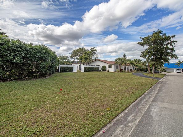 11035 NW 26th Dr, Coral Springs FL 33065