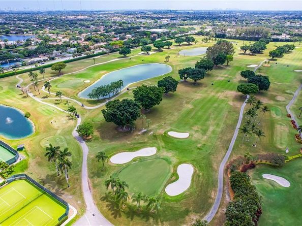 9800 N Hollybrook Lake Dr 202, Pembroke Pines FL 33025