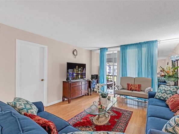 9800 N Hollybrook Lake Dr 202, Pembroke Pines FL 33025