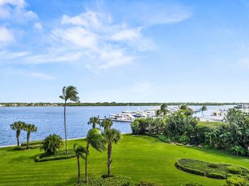 124 Lakeshore Drive