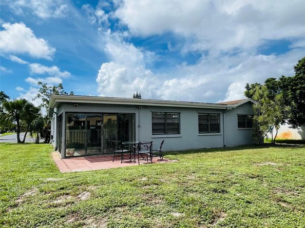 6111 Rainbow Circle, Greenacres FL 33463