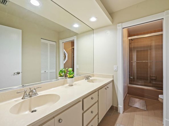 1260 Fairfax Ct, Weston FL 33326