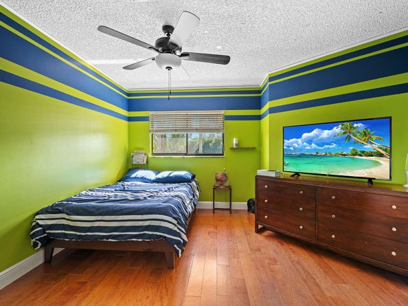 1260 Fairfax Ct, Weston FL 33326