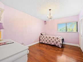 1260 Fairfax Ct, Weston FL 33326