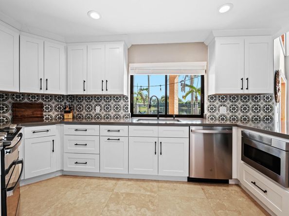 1260 Fairfax Ct, Weston FL 33326