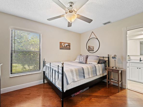 1260 Fairfax Ct, Weston FL 33326