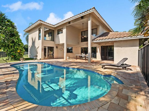 1260 Fairfax Ct, Weston FL 33326