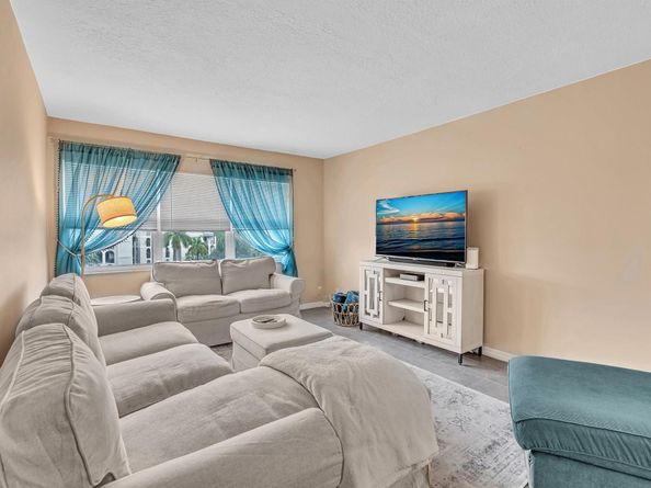 2555 NE 11th St 610, Fort Lauderdale FL 33304