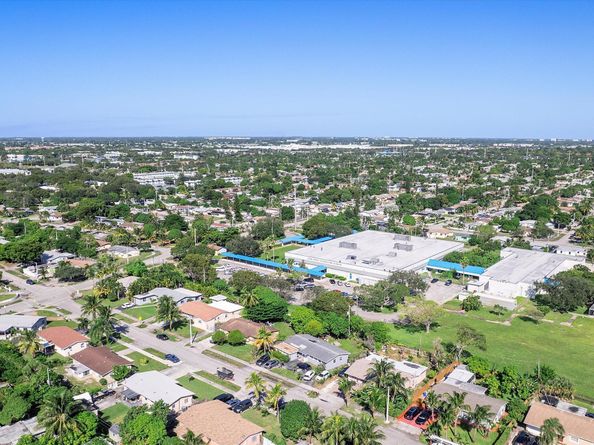 941 NE 51st Street, Deerfield Beach FL 33064