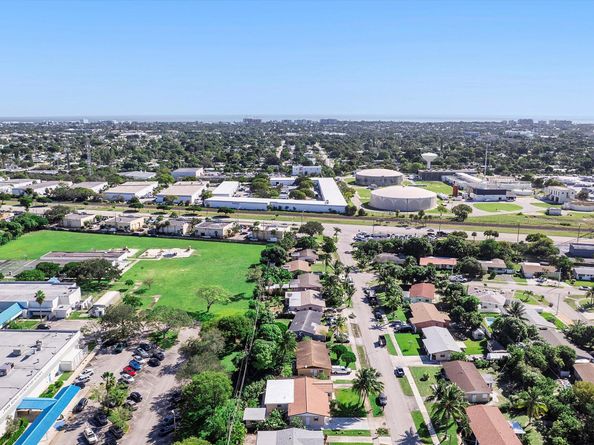 941 NE 51st Street, Deerfield Beach FL 33064