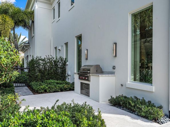 148 Thatch Palm Cove, Boca Raton FL 33432