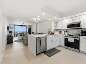 896 N Federal Highway 523, Lantana FL 33462