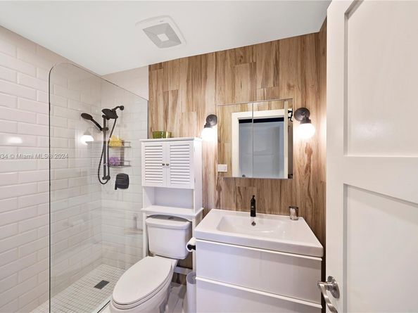 900 Atlantic Shores Boulevard 202, Hallandale Beach FL 33009