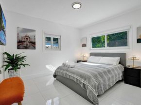 1050 NE 150th St, Miami FL 33161