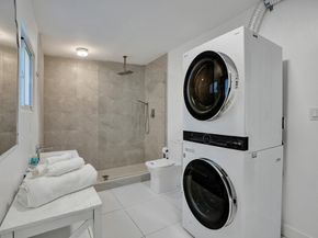 1050 NE 150th St, Miami FL 33161