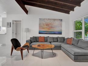 1050 NE 150th St, Miami FL 33161