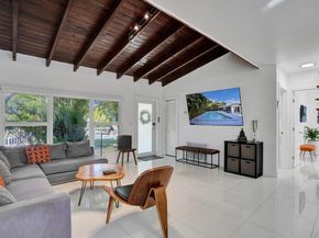 1050 NE 150th St, Miami FL 33161