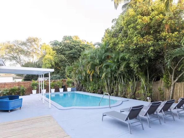 1050 NE 150th St, Miami FL 33161