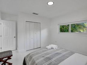 1050 NE 150th St, Miami FL 33161