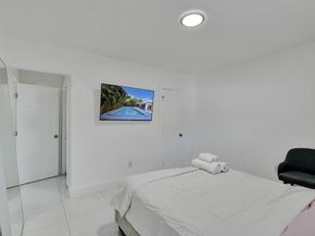 1050 NE 150th St, Miami FL 33161