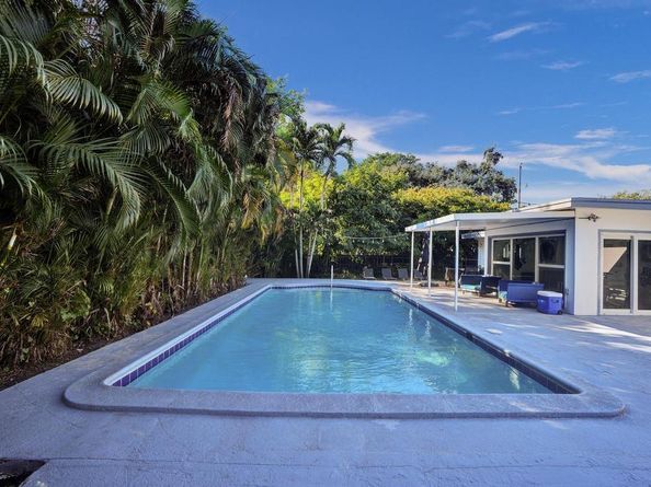 1050 NE 150th St, Miami FL 33161