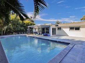 1050 NE 150th St, Miami FL 33161