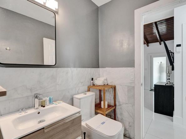 1050 NE 150th St, Miami FL 33161