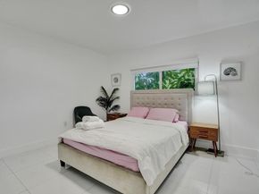 1050 NE 150th St, Miami FL 33161