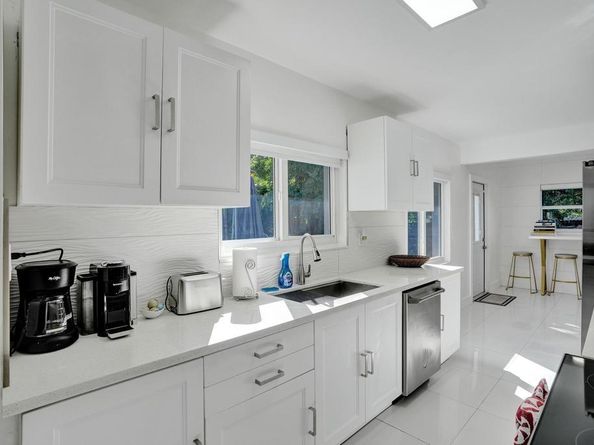 1050 NE 150th St, Miami FL 33161