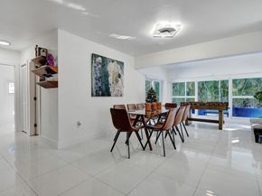 1050 NE 150th St, Miami FL 33161