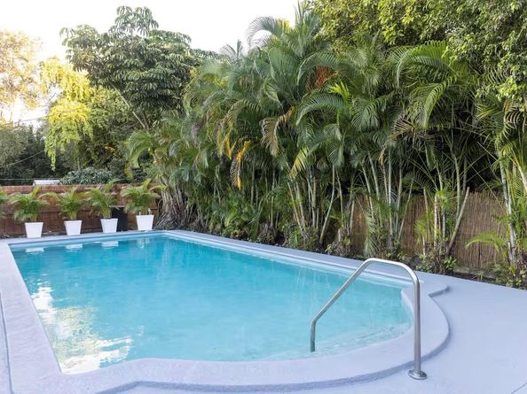 1050 NE 150th St, Miami FL 33161