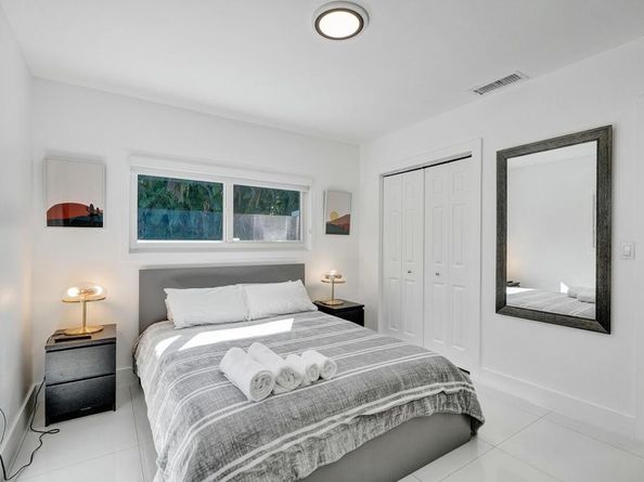 1050 NE 150th St, Miami FL 33161