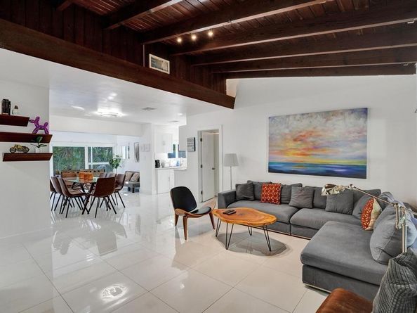 1050 NE 150th St, Miami FL 33161