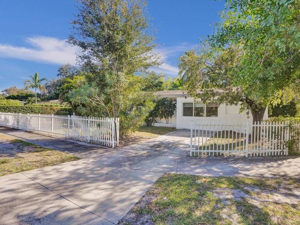 1050 NE 150th St, Miami FL 33161