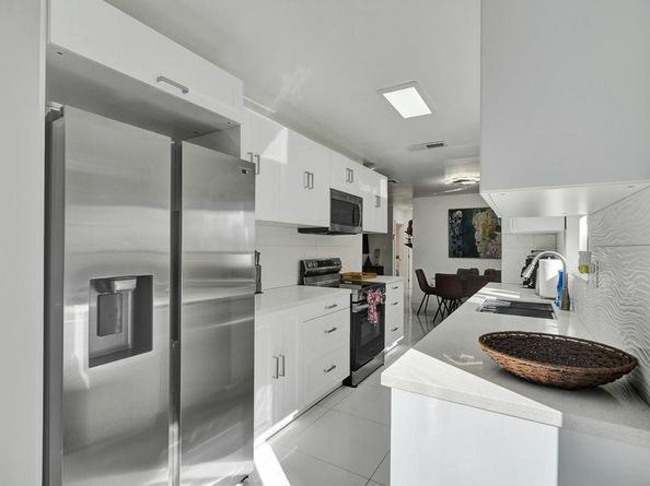 1050 NE 150th St, Miami FL 33161