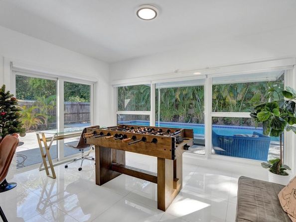 1050 NE 150th St, Miami FL 33161