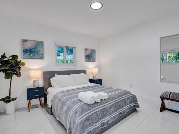 1050 NE 150th St, Miami FL 33161