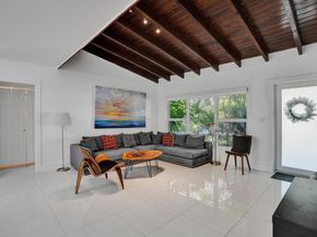 1050 NE 150th St, Miami FL 33161