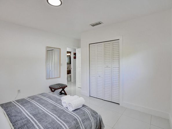 1050 NE 150th St, Miami FL 33161