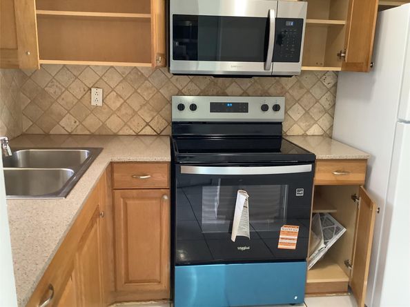 8220 Sunrise Lakes Blvd 110, Sunrise FL 33322