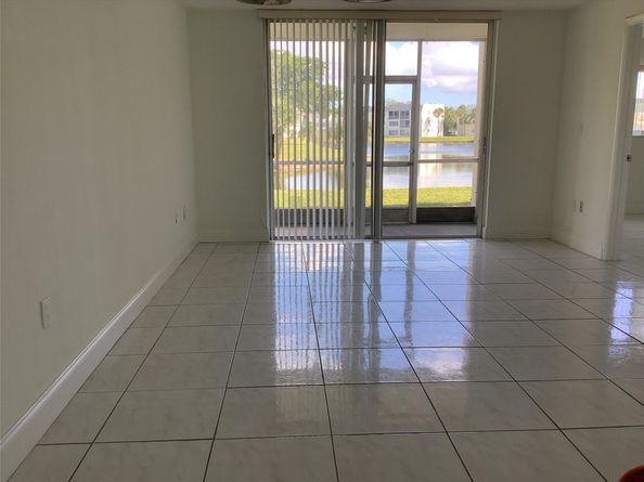 8220 Sunrise Lakes Blvd 110, Sunrise FL 33322