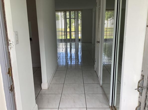 8220 Sunrise Lakes Blvd 110, Sunrise FL 33322