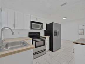 1114 NW 39th St, Miami FL 33127